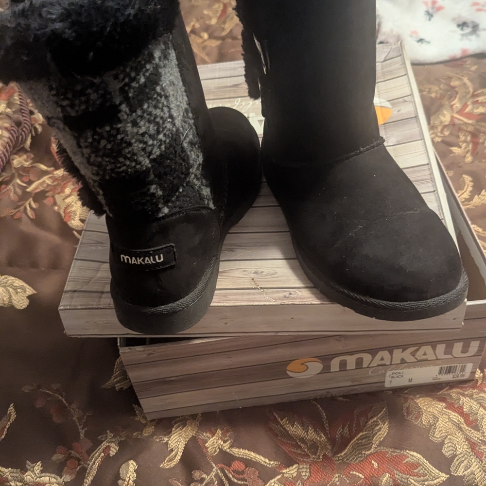 Makalu Women's Black and Gray Winter Boots